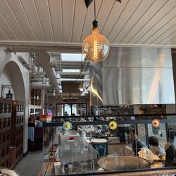Los Dos Potrillos - Inside seating area