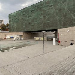 Museo de la Memoria y los Derechos Humanos - Exterior courtyard around the museum is massive