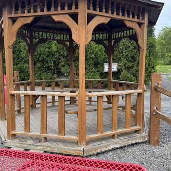 Lala's at Hilltop - Ice Cream & Frozen Yogurt Near Me - Pompey, New York
