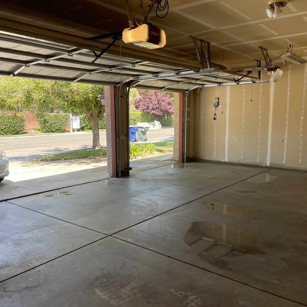 Nice clean garage Nice clean garage