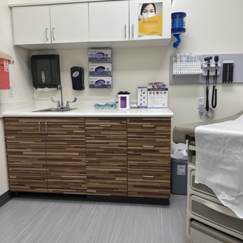 Cottonwood InstaCare - Patient room - Emergency Medicine Near Me - Murray, Utah Cottonwood InstaCare - Patient room - Emergency Medicine Near Me - Murray, Utah