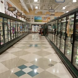 Harris Teeter - Nice clean aisles..