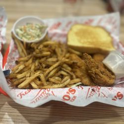 Waldo's Chicken & Beer - Chicken strips basket