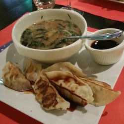 Le Japonais - GYOZA (ravioles japonaises : crevettes, légumes, poulet Sauce soja réduite)