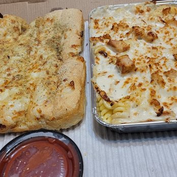 Pizza Hut - chcken alfredo - Pizza Near Me - Hampton, Georgia Pizza Hut - chcken alfredo - Pizza Near Me - Hampton, Georgia