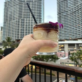 Tommy Bahama Restaurant & Bar - Mai Tai - New American Near Me - Honolulu, Hawaii