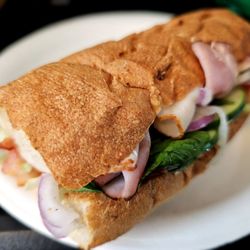 Lunch fr@Subway Liliha; 11/28/2023.I really like this *American Sub* Sandwich,w/No Sour Toppings,Light Mayo, Extra Olives. 5**.Mahalo David!