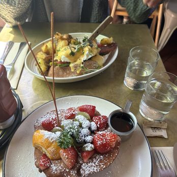 Kitchen Story - Millionaire's Eggs Benedict Mascarpone Stuffed Deep Fried French Toast - Breakfast & Brunch Near Me - Oakland, California
