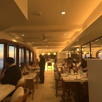 Splashes Restaurant - Bar Area - New American Near Me - Laguna Beach, California