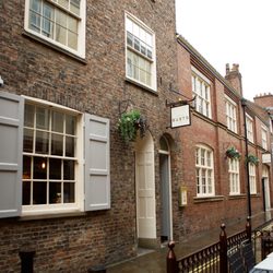 Gusto Restaurant & Bar York - Outside