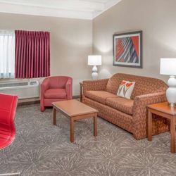 Ramada by Wyndham Hammond Hotel & Conference Center - Guest room