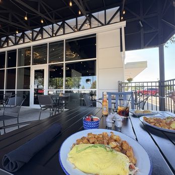 Noah's Kitchen - Outdoor seating - Breakfast & Brunch Near Me - Louisville, Kentucky