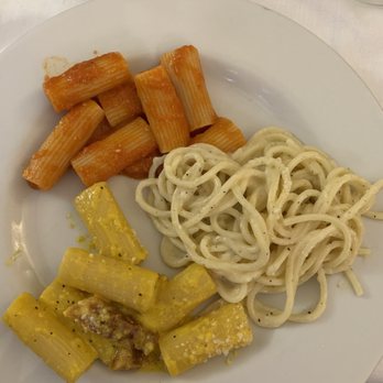 Flavio al Velavevodetto - Three different pastas- All'Amatriciana, carbonara and cacio e pepe - Roman Near Me - Rome, RM