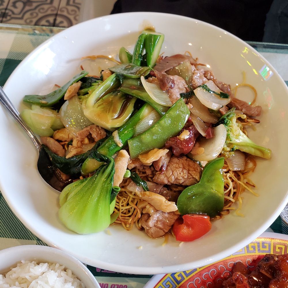 Ken Kee - Combination chow mein - Seafood Near Me - Chicago, Illinois Ken Kee - Combination chow mein - Seafood Near Me - Chicago, Illinois