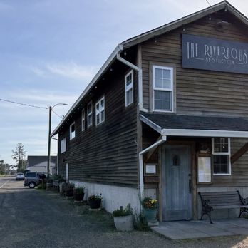 The Riverhouse - Exterior - New American Near Me - Pacific City, Oregon The Riverhouse - Exterior - New American Near Me - Pacific City, Oregon