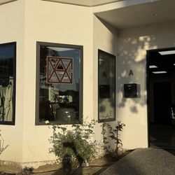 Macho’s Barbershop