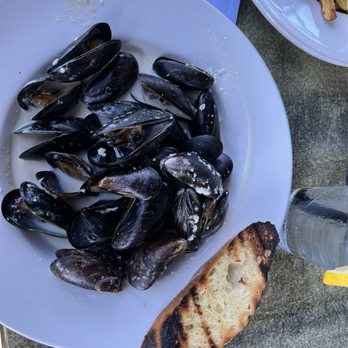 Governor's Pub & Eatery - Mussels - Pubs Near Me - Sydney, Nova Scotia Governor's Pub & Eatery - Mussels - Pubs Near Me - Sydney, Nova Scotia