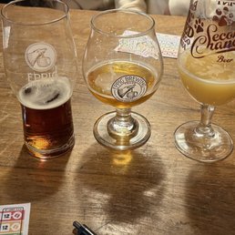 Love that each beer/cider is served in glass representing the brewery