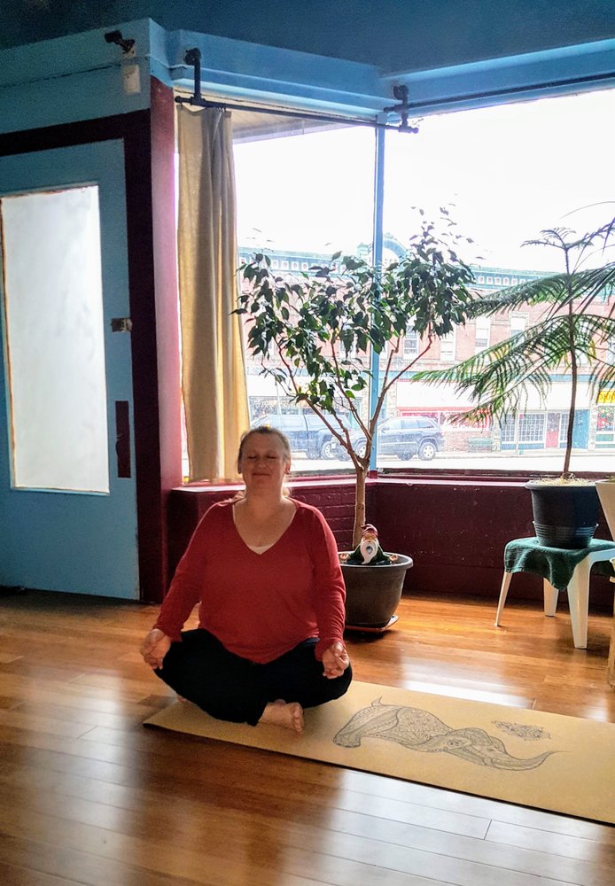 Shanti Yoga Love Logo