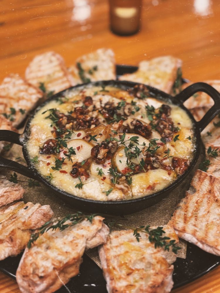 Public House Marin Logo