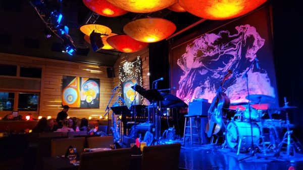Vibrato Grill Jazz by null
