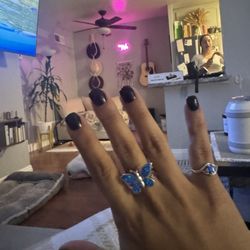 Strand Nails