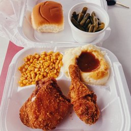 Fried chicken, corn, mashed potatoes, green beans Fried chicken, corn, mashed potatoes, green beans