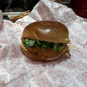 Jollibee - Chicken Sandwich Spicy Deluxe - Fast Food Near Me - New York, New York Jollibee - Chicken Sandwich Spicy Deluxe - Fast Food Near Me - New York, New York