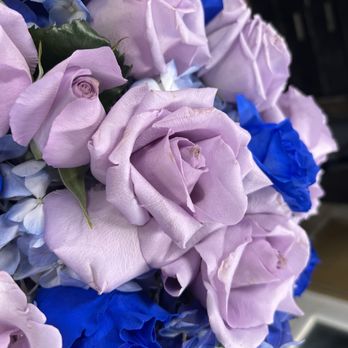 Duran's Flowers - The roses were wilted with brown, curling edges, and the hydrangeas were discolored and yellowing. - Florists Near Me - Pasadena, California