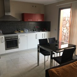 Las Villas de Amadores - Härlig lägenhet med stor terass med solstolar och bord. Fräscht kök med tvättmaskin. Vi bodde i en trea perfekt på alla sätt. Tyst lugnt.