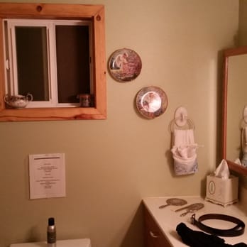 Pebble Beach Place - Bathroom! There's also a washer and dryer in there. - Vacation Rentals Near Me - Union, Washington Pebble Beach Place - Bathroom! There's also a washer and dryer in there. - Vacation Rentals Near Me - Union, Washington
