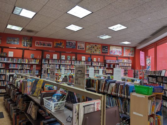Central Library by null
