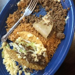 El Maguey - Excelsior Springs - Bland food with no seasoning. It tastes like they put barely cooked flour in the ground beef to thicken it up.