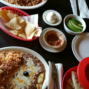 Mucho Mas - Mexican Near Me - Los Angeles, California