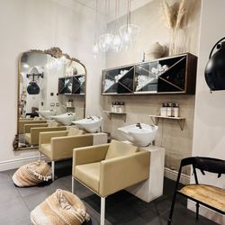 Manolos - Hair washing stations