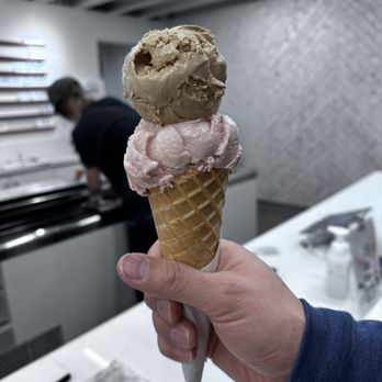 Earnest Ice Cream - london fog and strawberry - Ice Cream & Frozen Yogurt Near Me - Vancouver, British Columbia Earnest Ice Cream - london fog and strawberry - Ice Cream & Frozen Yogurt Near Me - Vancouver, British Columbia