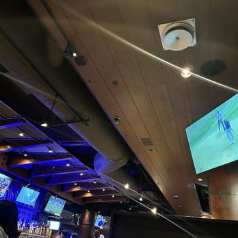 Yard House - Bars Near Me - Houston, Texas