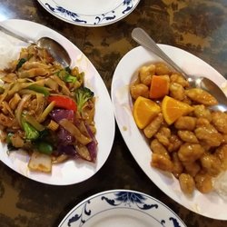 Red Lantern - Drunken noodle (veggie+extra veggie) Orange chicken (+ fresh squeezed oranges on top for xtra kick!)