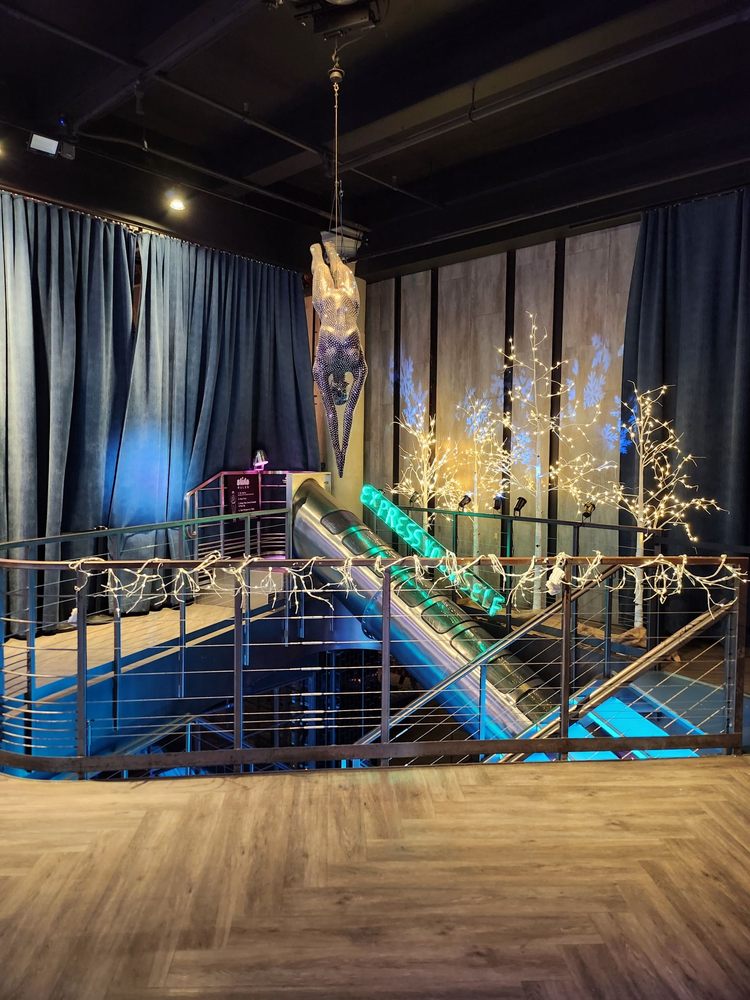 SLATE NYC Updated September 2024 33 Photos & 47 Reviews 228 Park Av S, New York, New York