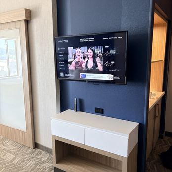 SpringHill Suites by Marriott Topeka Southwest - Mounted TV w/customize message on screen - Hotels Near Me - Topeka, Kansas SpringHill Suites by Marriott Topeka Southwest - Mounted TV w/customize message on screen - Hotels Near Me - Topeka, Kansas