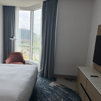 Hilton Toronto/Markham Suites Conference Centre & Spa - 2nd room - Hotels Near Me - Markham, Ontario
