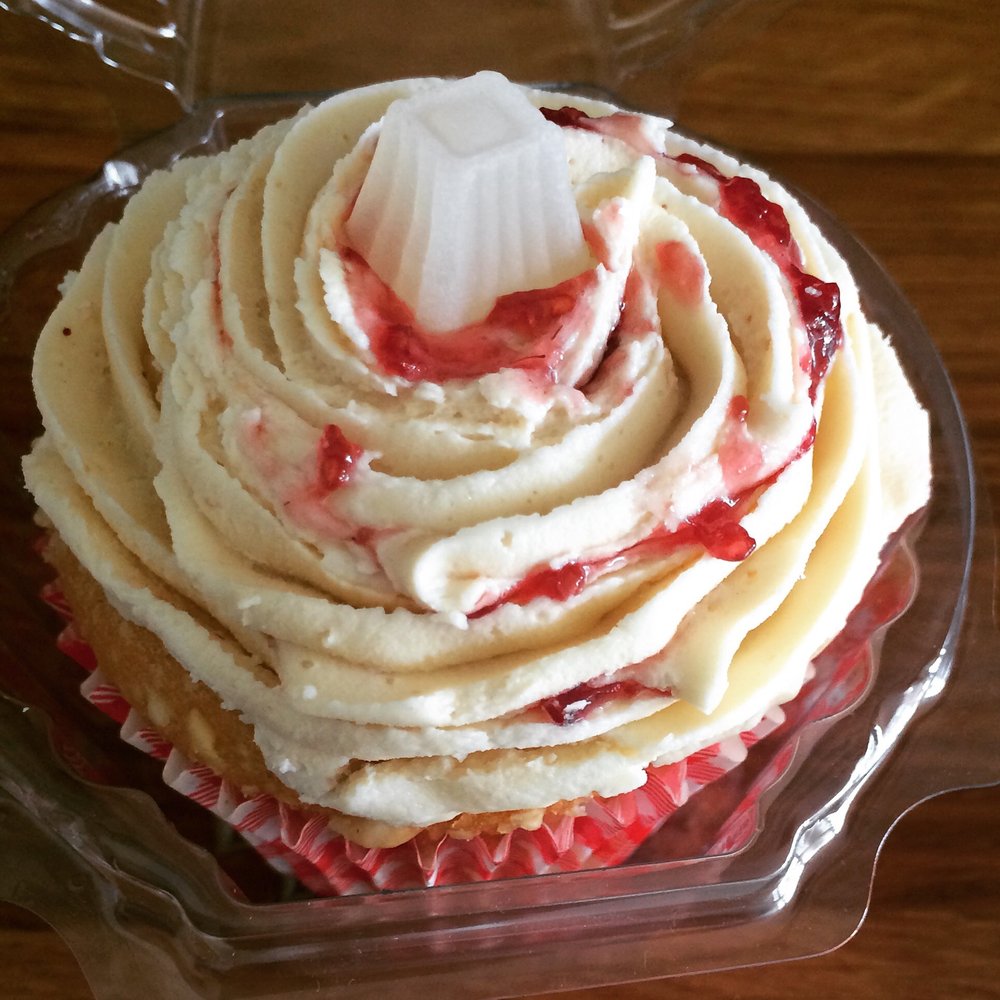The Cupcake Bloke - Peanut butter & jelly cupcake - Cupcakes Near Me - Dublin, D The Cupcake Bloke - Peanut butter & jelly cupcake - Cupcakes Near Me - Dublin, D
