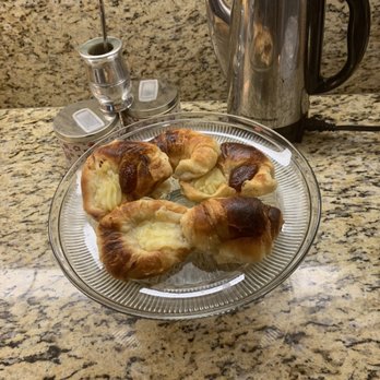 Cocina Del Che - Y de postre nuestras deliciosas facturas de clase variada y media lunas, sabrosas! - Caterers Near Me Cocina Del Che - Y de postre nuestras deliciosas facturas de clase variada y media lunas, sabrosas! - Caterers Near Me