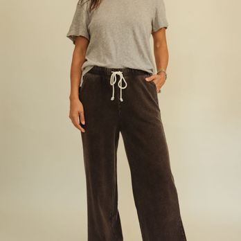 Olivia James Apparel - Z Supply Best Sellers! The Foundation Tee + The Hunter Sweatpants, cozy every day style. - Women's Clothing Near Me - Senoia, Georgia