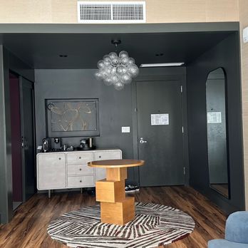 Kissel Uptown - Entry way - Hotels Near Me - Oakland, California Kissel Uptown - Entry way - Hotels Near Me - Oakland, California