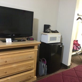 Hollister Inn - TV, micro, fridge, mini coffee machine. Rm 137 - Hotels Near Me - Hollister, California Hollister Inn - TV, micro, fridge, mini coffee machine. Rm 137 - Hotels Near Me - Hollister, California