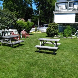 The Sub King - Outside seating for a nice day. They also have plenty of seating inside.