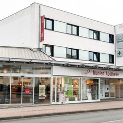 apolife Mühlen-Apotheke - Apolife Mühlen-Apotheke mit Blick von der Holzhauser Straße.