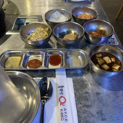 O2 BBQ - Plenty of nice side dishes to enjoy your meal with.  :)