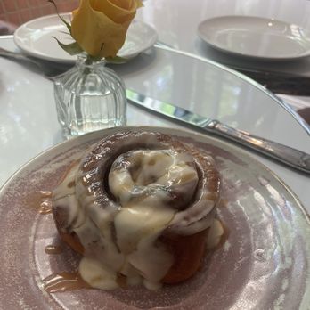 Swan - Cinnamon roll - Modern European Near Me - Miami, Florida